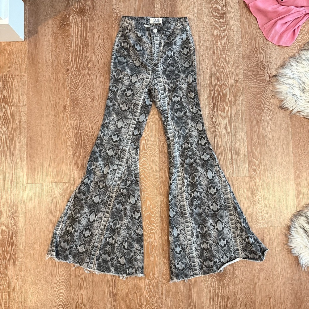 Free People snakeskin print flare jeans 
Size 24
